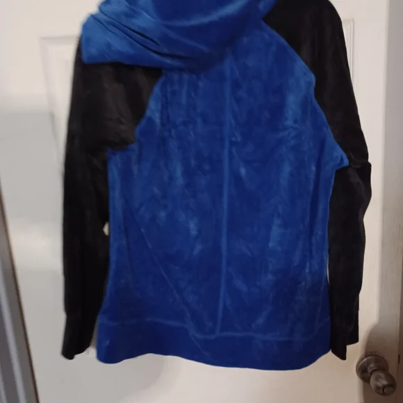 Everlast Blue and Black Zip Up Sweater - Picture 6 of 6